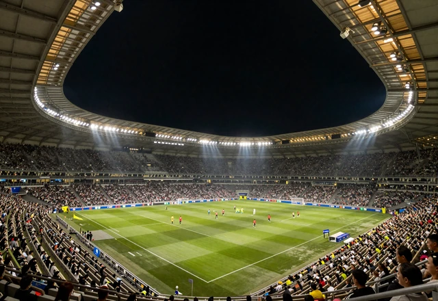 Flutlichtstadion bei Nacht mit vollen R&auml;ngen und leuchtendem Rasen - Golazzo Sportsbook Bundesliga